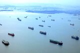 シンガポールの海は大型船でいっぱい！タンカーが沢山停泊する不思議な風景