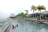 シンガポールを制覇した気分になれる、マリーナベイサンズ・天空プールからの絶景
