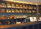 ポプラ博多駅前店に「お酒の美術館」コンビニ内に 立ち飲みバーは全国初