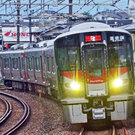 JR227系電車がデビュー10周年！記念ラッピング車両展示・運転台見学も