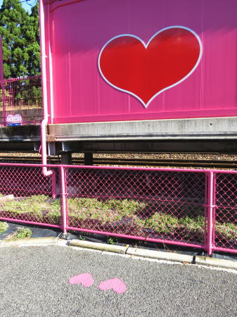 鳥取 ピンク色の恋山形駅 フォトポイント