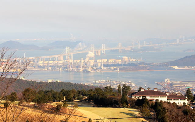 香川 城山展望台から見る瀬戸大橋