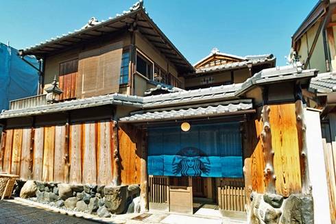 日本家屋のスタバ！ 京都二寧坂ヤサカ茶屋店、景観重視の行列禁止店