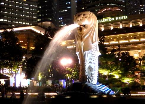 マーライオン公園、シンガポールの象徴が「顔はライオン体は魚」のワケ
