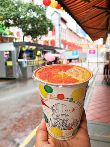 シンガポール 生搾りオレンジジュース自販機2