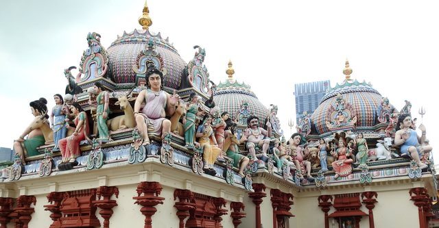 スリマリアマン寺院、ヒンドゥーの神々が屋根にギッシリ！シンガポール・チャイナタウンで