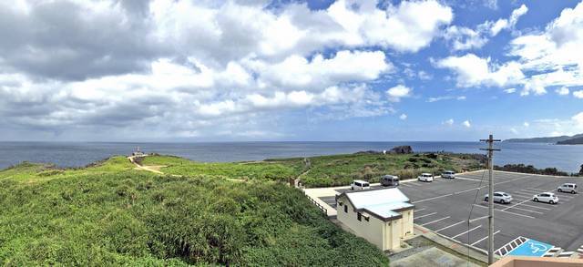 辺戸岬観光案内所の屋上展望台からの眺め