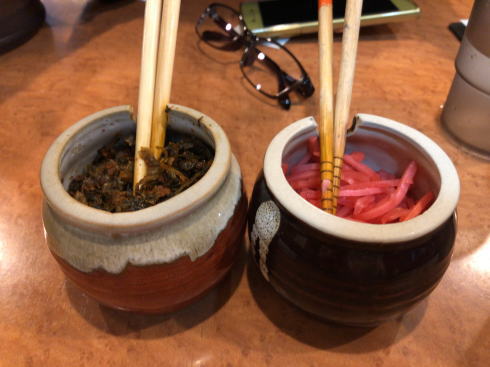 福岡県 博多 一成一代 テーブルにある紅ショウガ