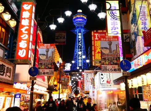 大阪の歓楽街「新世界」のシンボル、通天閣