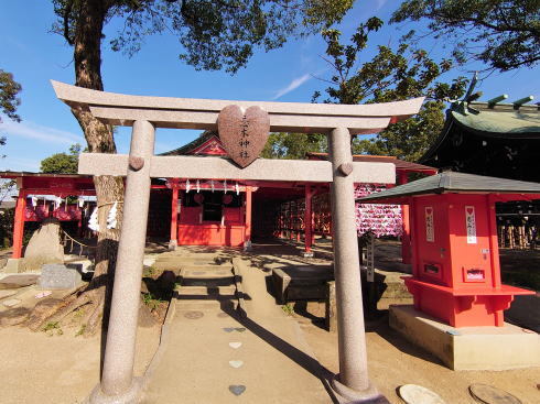 恋木神社は全国唯一、お守り・御朱印・おみくじもピンクでハート！