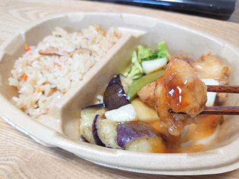 ニップンの冷凍食品「よくばり」シリーズ 五目ご飯＆酢鶏
