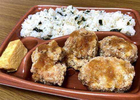 これが鶏竜田揚げ弁当、ローソンのガッツリお弁当シリーズ