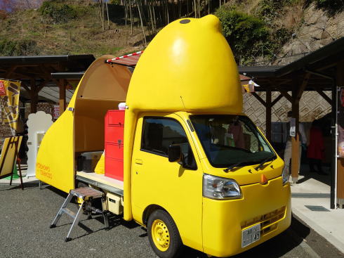 名菓ひよ子の移動販売車「はっぴよカー」、高速走って九州で活躍中
