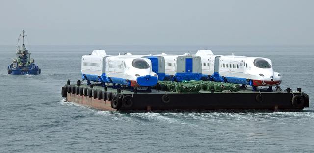 西九州新幹線「かもめ」車両が長崎へ海上輸送、玄界灘を渡る