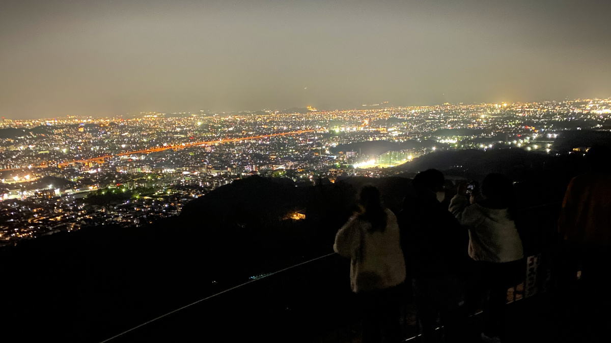 福岡市の夜景なら油山 片江展望台、車で行けるドライブ・デートスポット