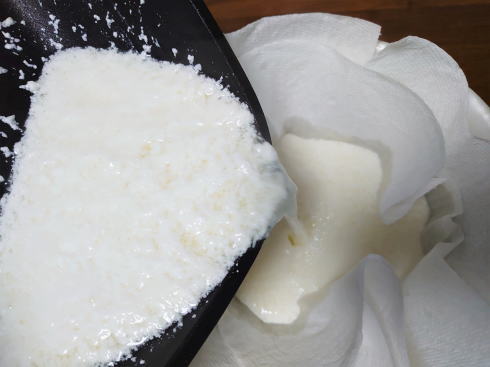 牛乳の大量消費レシピ、カッテージチーズ作り方（牛乳をこす）