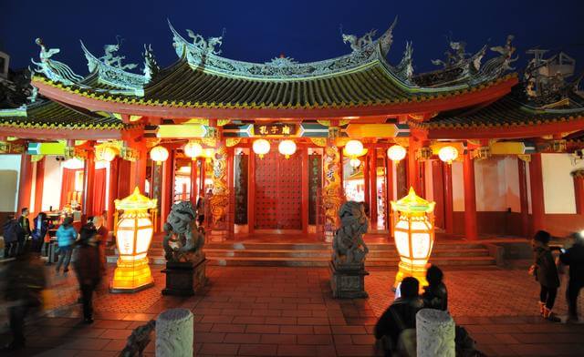 ランタンフェスティバル期間中の長崎孔子廟（中国歴代博物館）