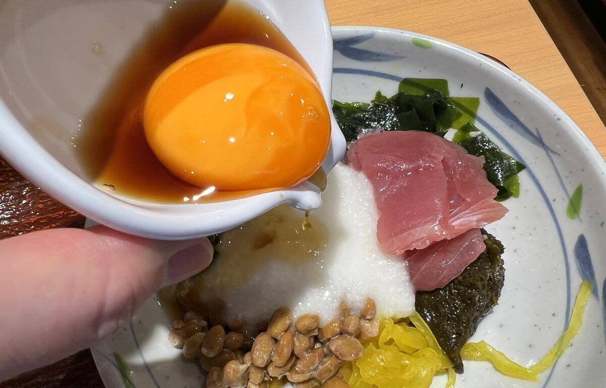 カラダ喜ぶ！やよい軒「ねばとろ定食」スーパー食材・アカモク入りで、夏バテを吹き飛ばそう！