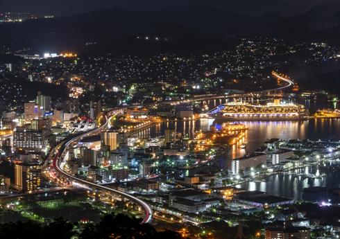 弓張岳展望台（長崎県佐世保市）からの夜景（日本夜景100選）