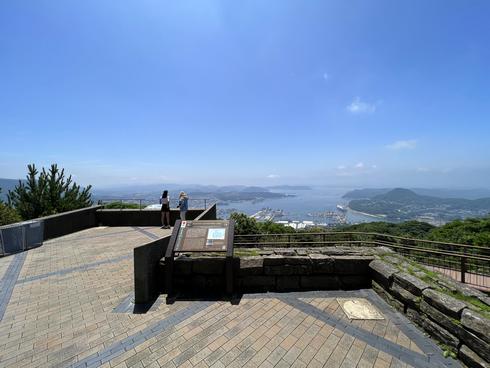 弓張岳展望台（長崎県佐世保市）の展望デッキ