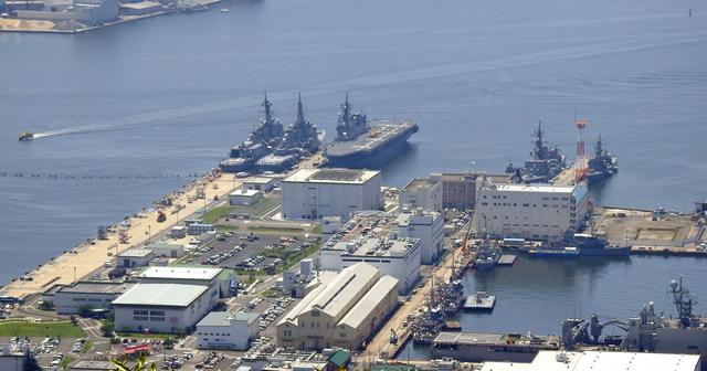 弓張岳展望台（長崎県佐世保市）から見た佐世保の軍港