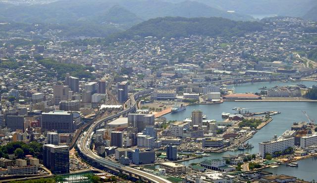 弓張岳展望台（長崎県佐世保市）から見た市街地の景色