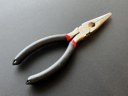 財布のボタンが緩くて外れたら、自分でなおせる!使うのはペンチだけ