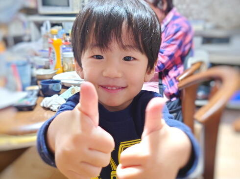 子供 サムズアップ画像