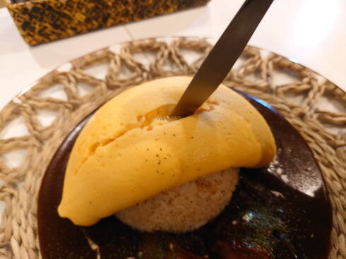 福岡県福岡市 ケロムレスト タンポポオムライスのナイフ入れ