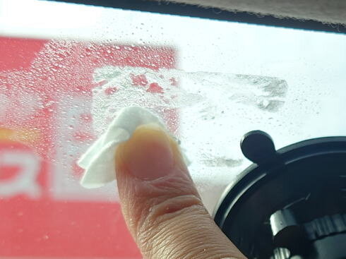 ネイルリムーバーシートで粘着跡がとれる