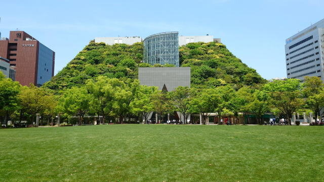 アクロス福岡 天神中央公園から見た全景