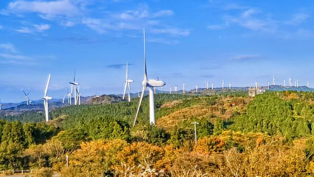 巨大風車が圧巻の、三重県の青山高原ウイントファーム