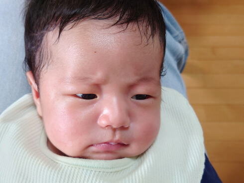 赤ちゃんが怒っている