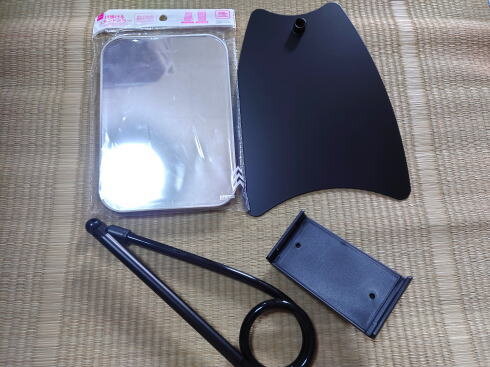 鏡とタブレットスタンドでベビーミラーを作る